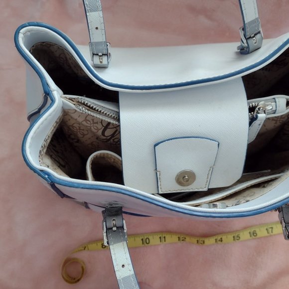 Guess Hand Bag - Picture 4 of 9